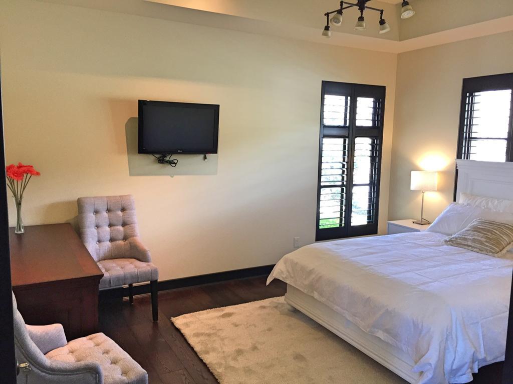 Mission Hill Lake View Villa เวสต์ เคโลว์นา ภายนอก รูปภาพ